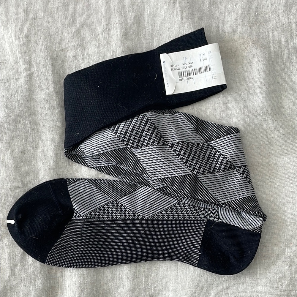 Stylish Silk Hanamori and Black and Gray Men's Socks